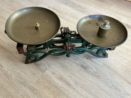 Ancienne balance cuisine en fonte  avec blason « SUISSE »